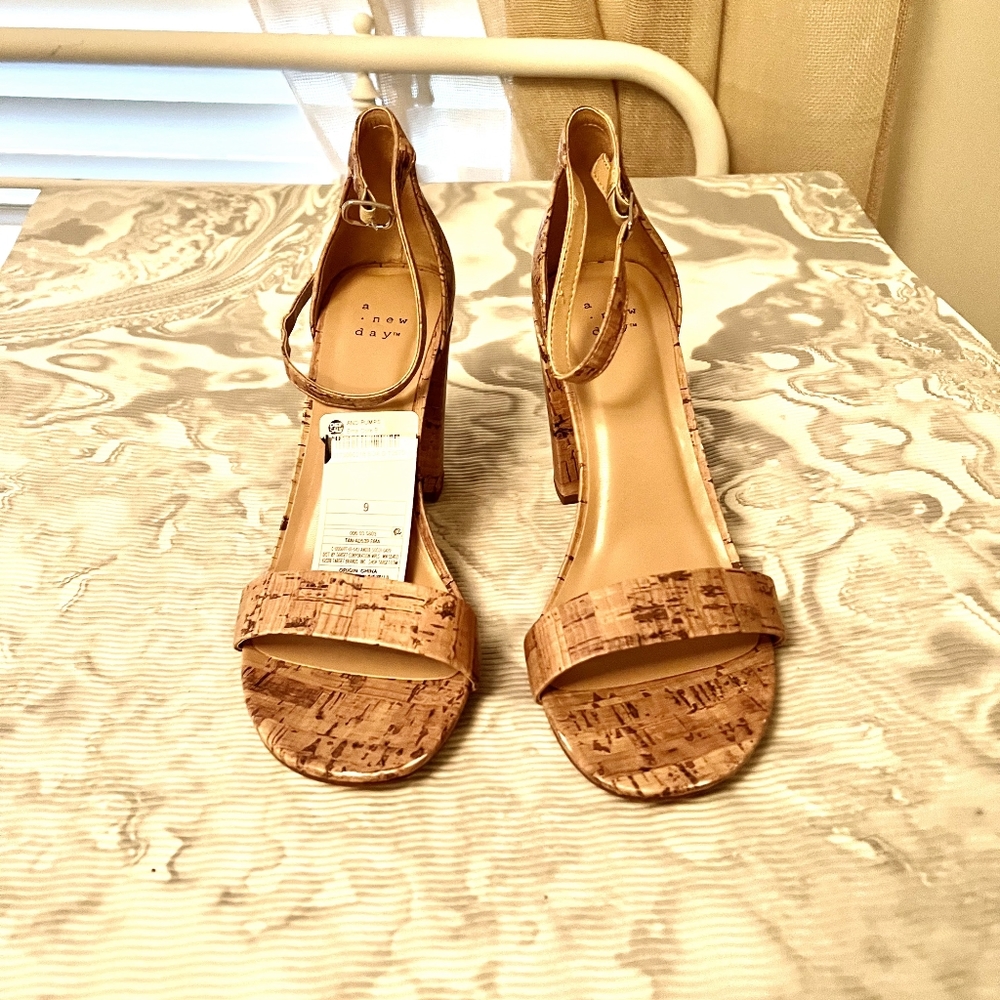 A New Day s women's shoes heel tan size 9